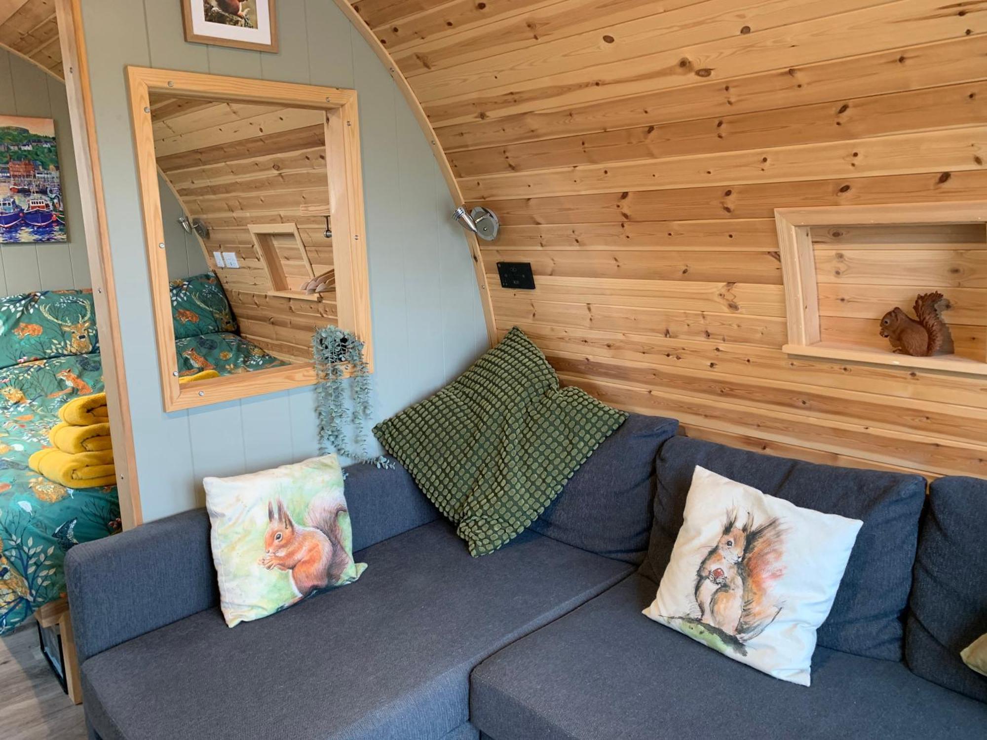 Red Squirrel Pod With Hot Tub Villa Oban Bagian luar foto